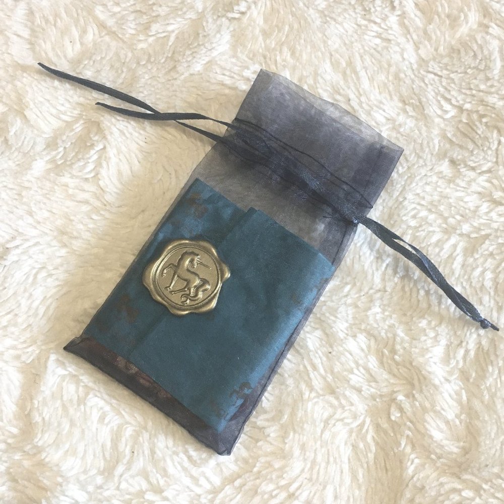 NIQUEA.D Luxury Mookaite Slab & Moonstone Crystal Set — NWOT